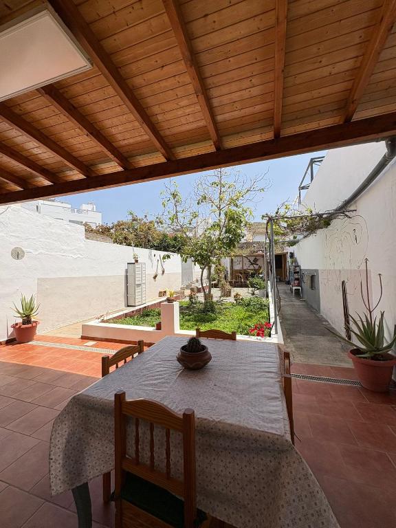 El Huerto de la casa con vegetación y zona para bicicletas